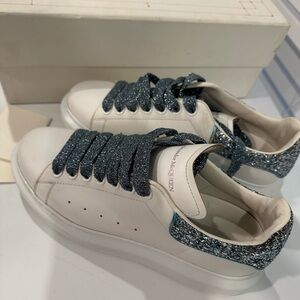 Alexander McQueen White Sneakers with Glittery Blue Laces 40.5